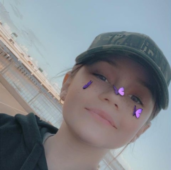 Meet your Posher, Hayley - Picture 1 of 1